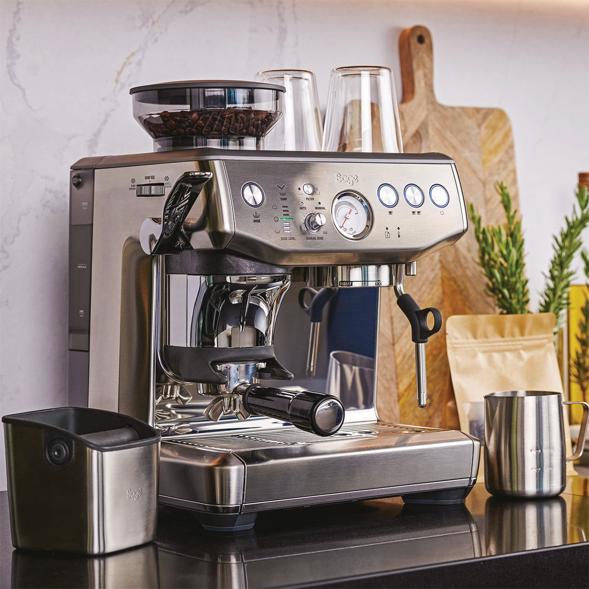 Making espresso on the Sage Barista Express Impress SES876 at home