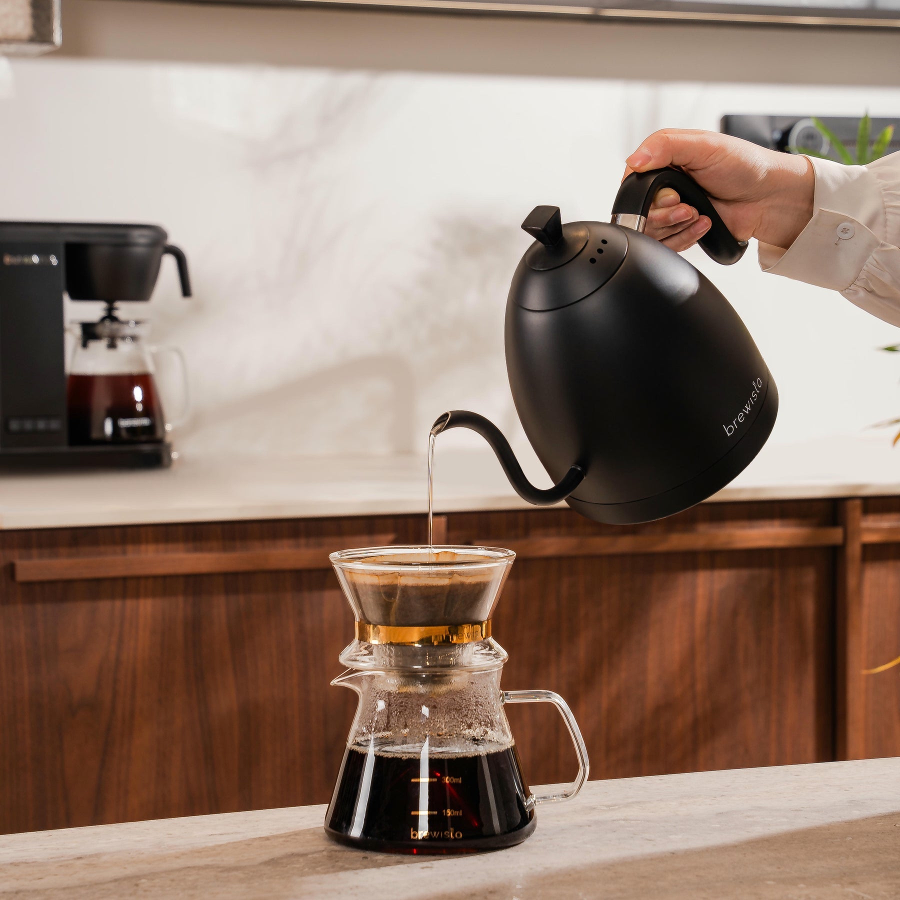 Brewista Artisan Gooseneck Kettle 1L – Variable Temperature Electric Pour Over Kettle