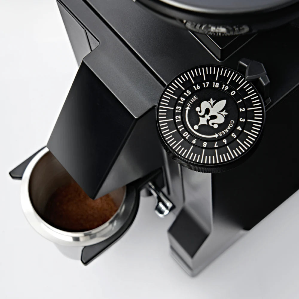 Eureka Mignon Zero 55S grinder with stainless steel dosing cup